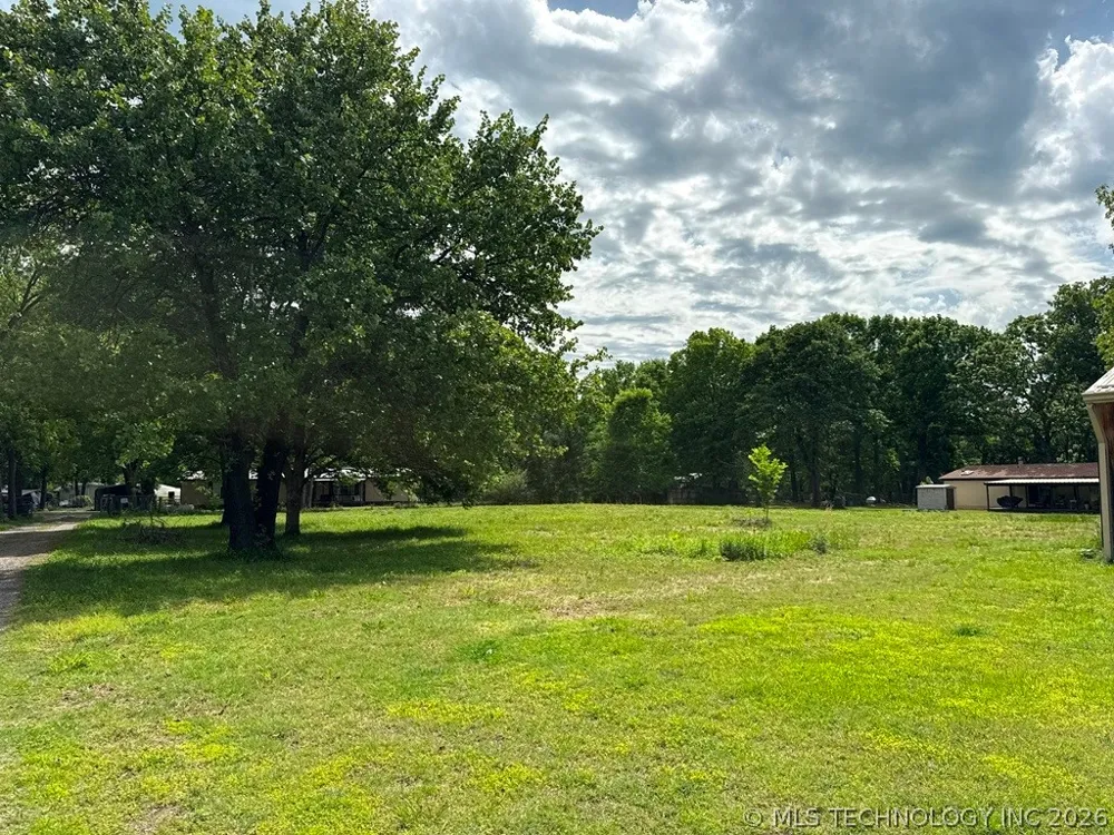 595 Pryor Creek Loop Chouteau, OK 74337