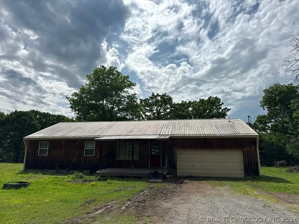 595 Pryor Creek Loop Chouteau, OK 74337