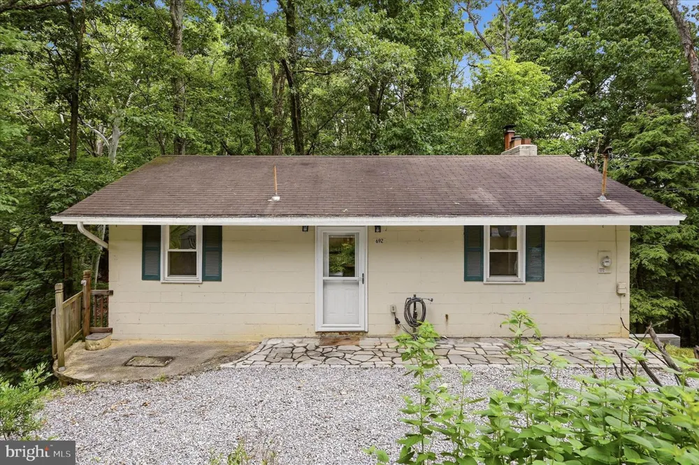 692 LAUREL LANE Bluemont, VA 20135
