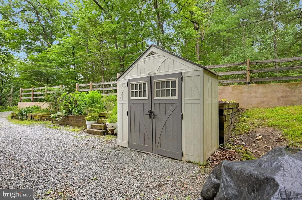 692 LAUREL LANE Bluemont, VA 20135