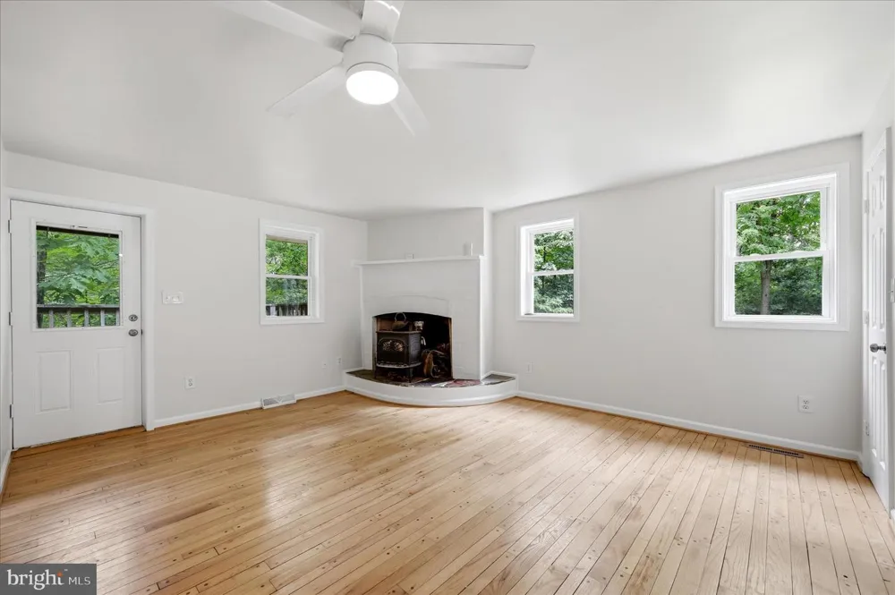 692 LAUREL LANE Bluemont, VA 20135