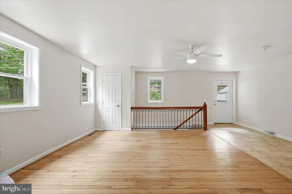 692 LAUREL LANE Bluemont, VA 20135