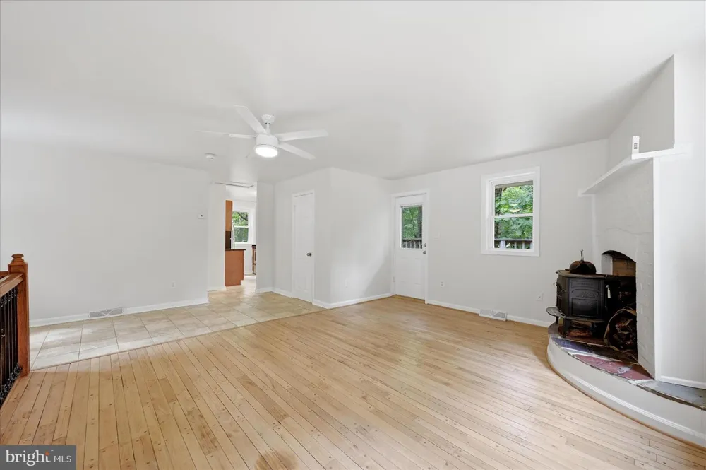692 LAUREL LANE Bluemont, VA 20135