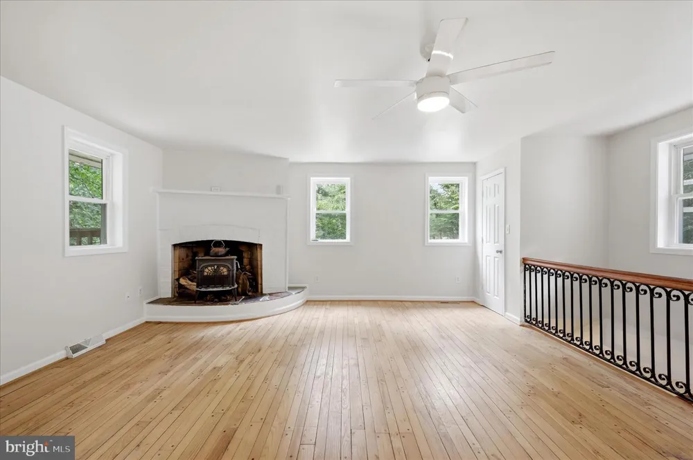 692 LAUREL LANE Bluemont, VA 20135