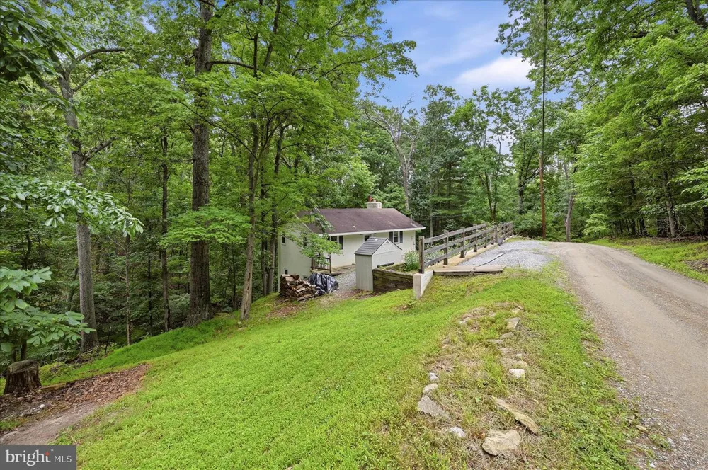 692 LAUREL LANE Bluemont, VA 20135