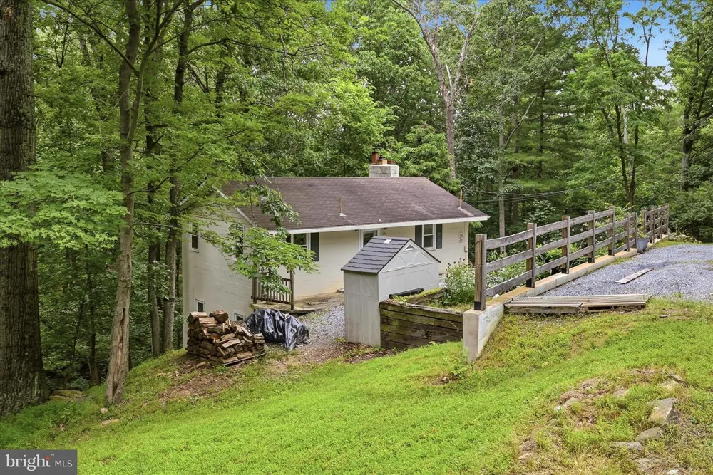 692 LAUREL LANE Bluemont, VA 20135