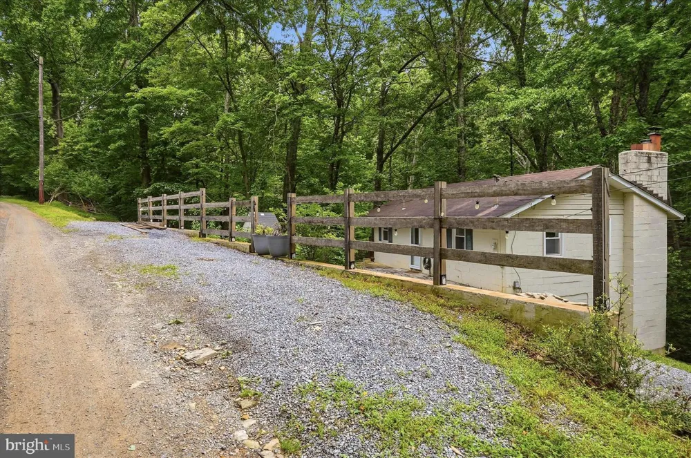 692 LAUREL LANE Bluemont, VA 20135
