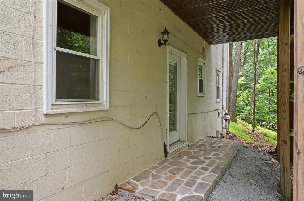 692 LAUREL LANE Bluemont, VA 20135