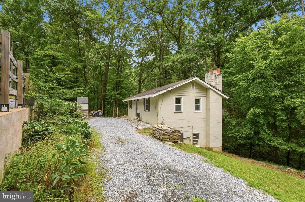 692 LAUREL LANE Bluemont, VA 20135
