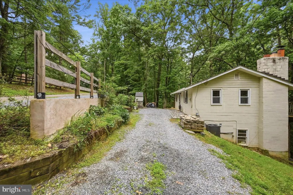692 LAUREL LANE Bluemont, VA 20135