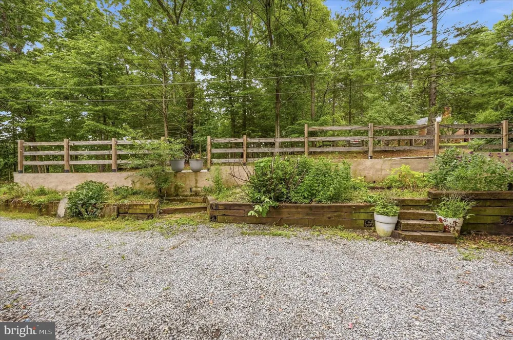 692 LAUREL LANE Bluemont, VA 20135