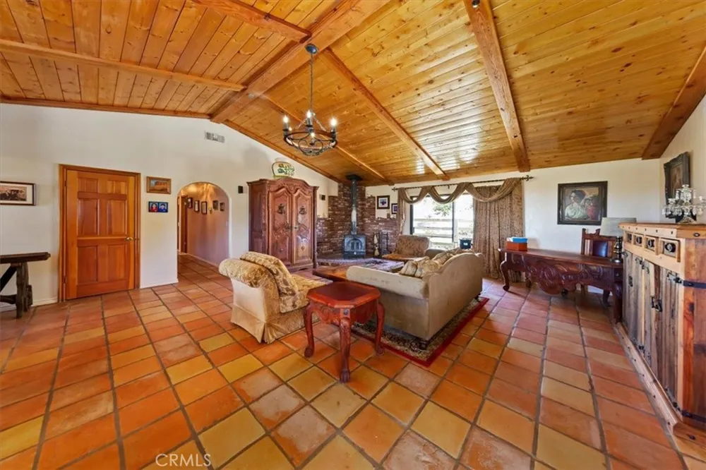 9060 Yucca Hills Road Agua Dulce, CA 91390