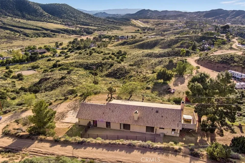 9060 Yucca Hills Road Agua Dulce, CA 91390