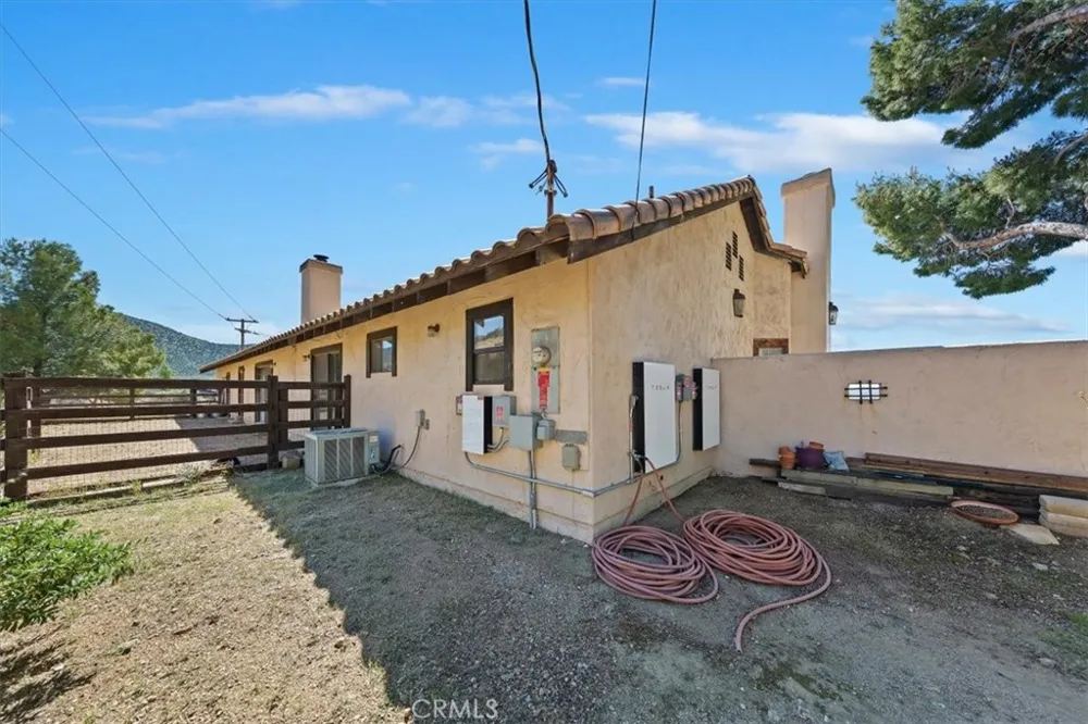 9060 Yucca Hills Road Agua Dulce, CA 91390