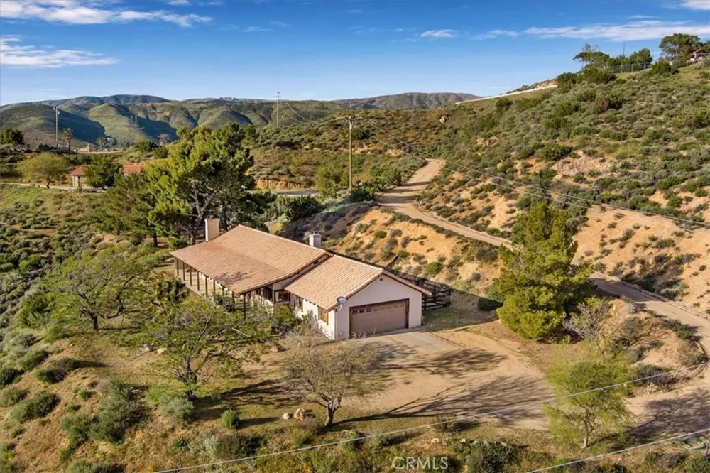 9060 Yucca Hills Road Agua Dulce, CA 91390