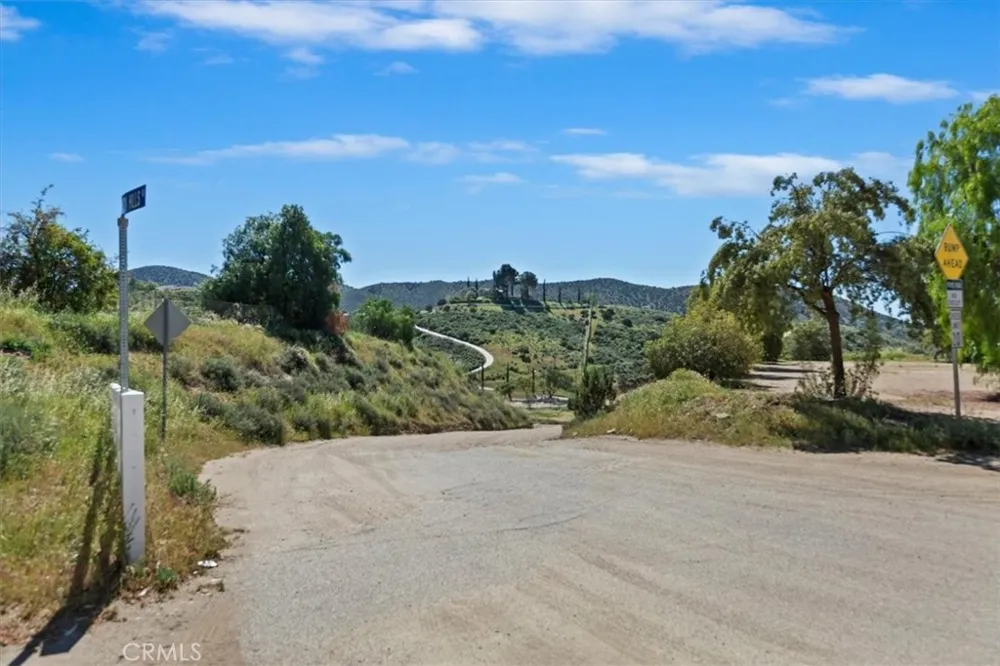 9060 Yucca Hills Road Agua Dulce, CA 91390