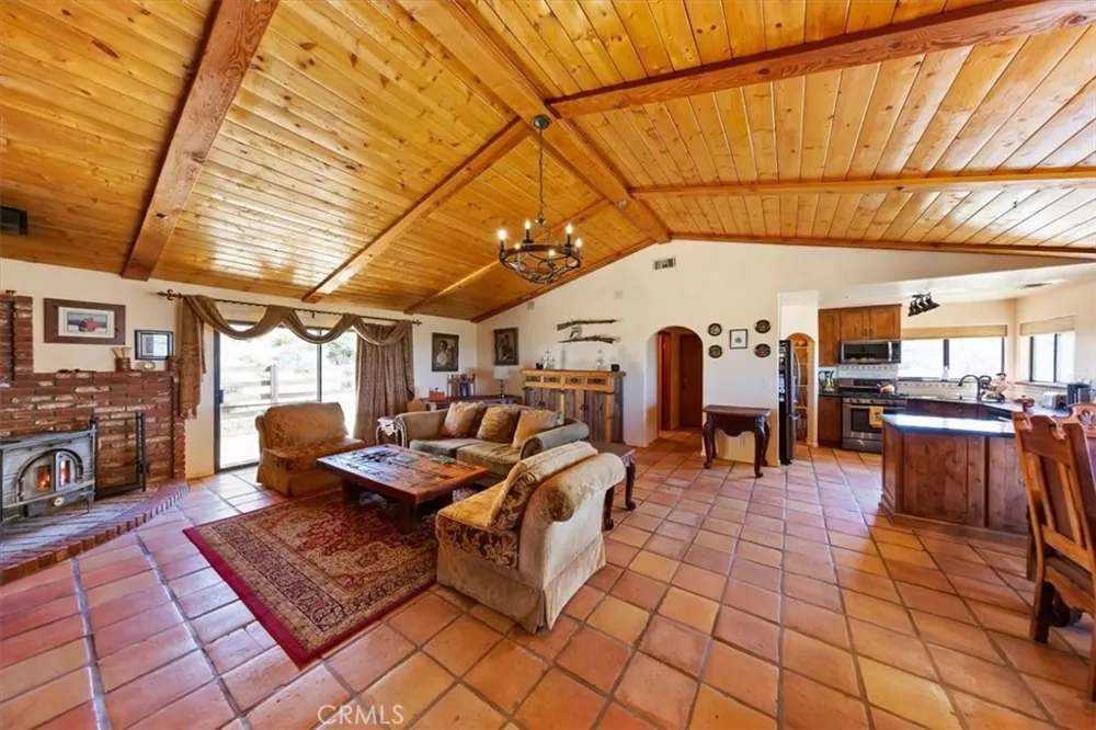 9060 Yucca Hills Road Agua Dulce, CA 91390