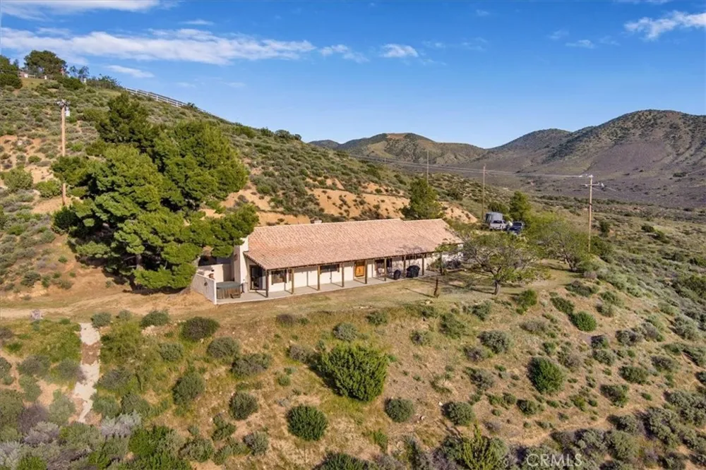 9060 Yucca Hills Road Agua Dulce, CA 91390