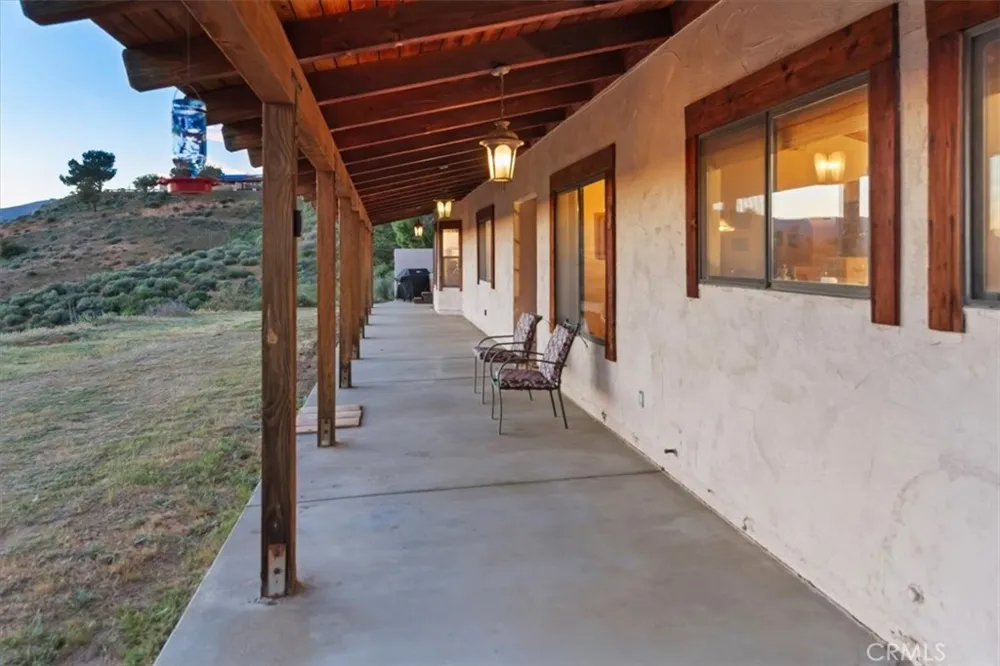 9060 Yucca Hills Road Agua Dulce, CA 91390