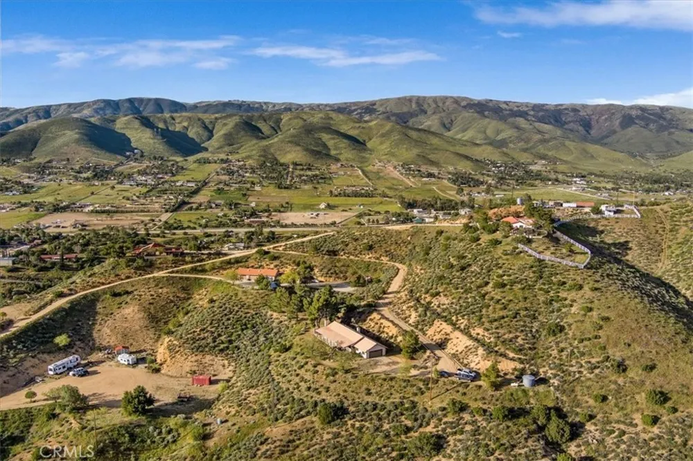 9060 Yucca Hills Road Agua Dulce, CA 91390