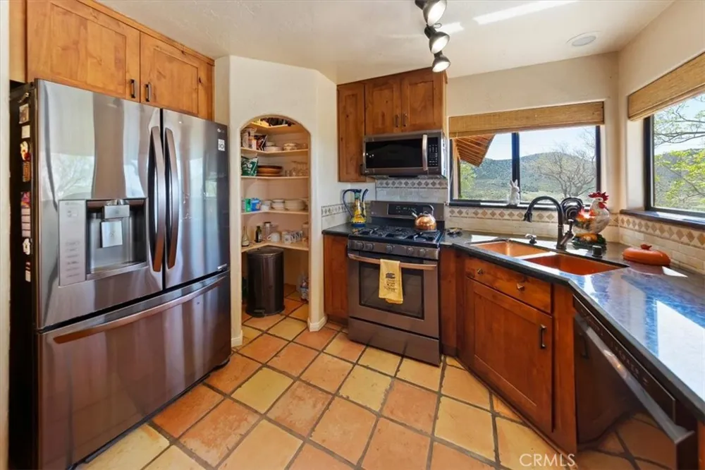 9060 Yucca Hills Road Agua Dulce, CA 91390