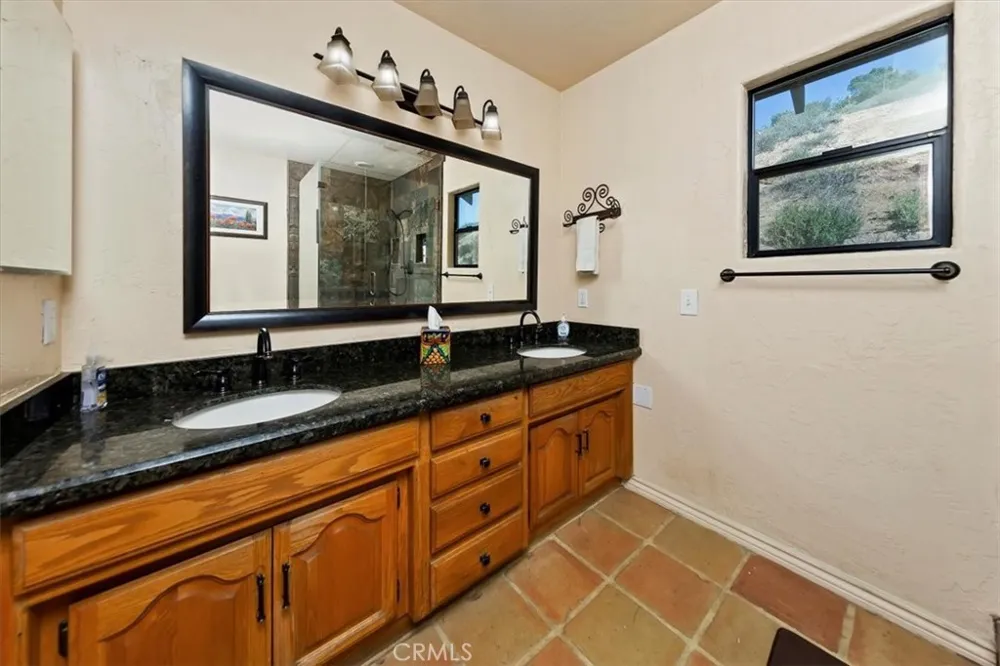 9060 Yucca Hills Road Agua Dulce, CA 91390