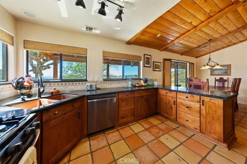 9060 Yucca Hills Road Agua Dulce, CA 91390