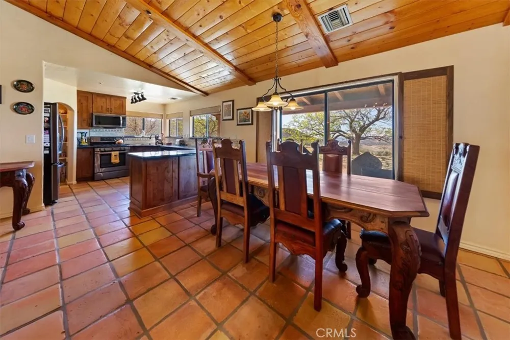 9060 Yucca Hills Road Agua Dulce, CA 91390
