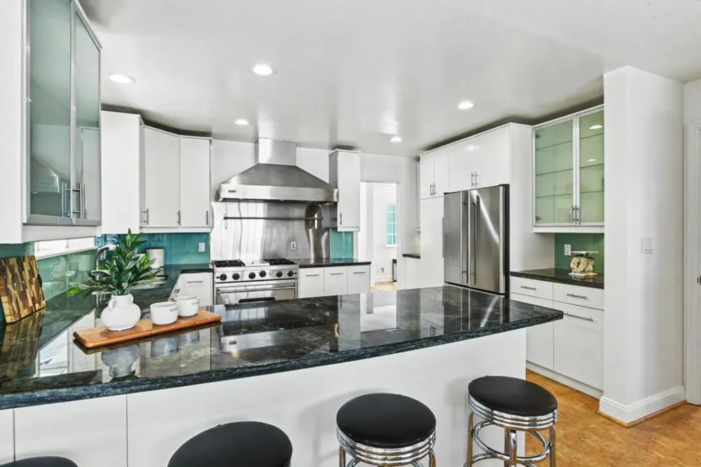 175 Tulare Street Brisbane, CA 94005
