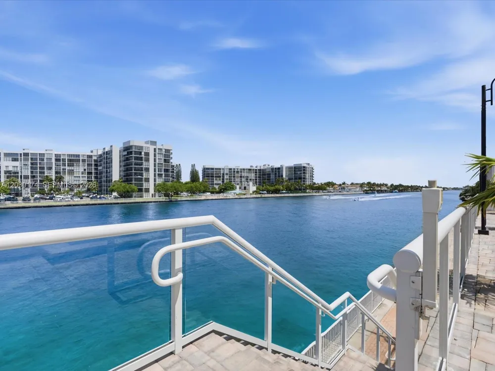 3000 S Ocean Dr #718 Hollywood, FL 33019