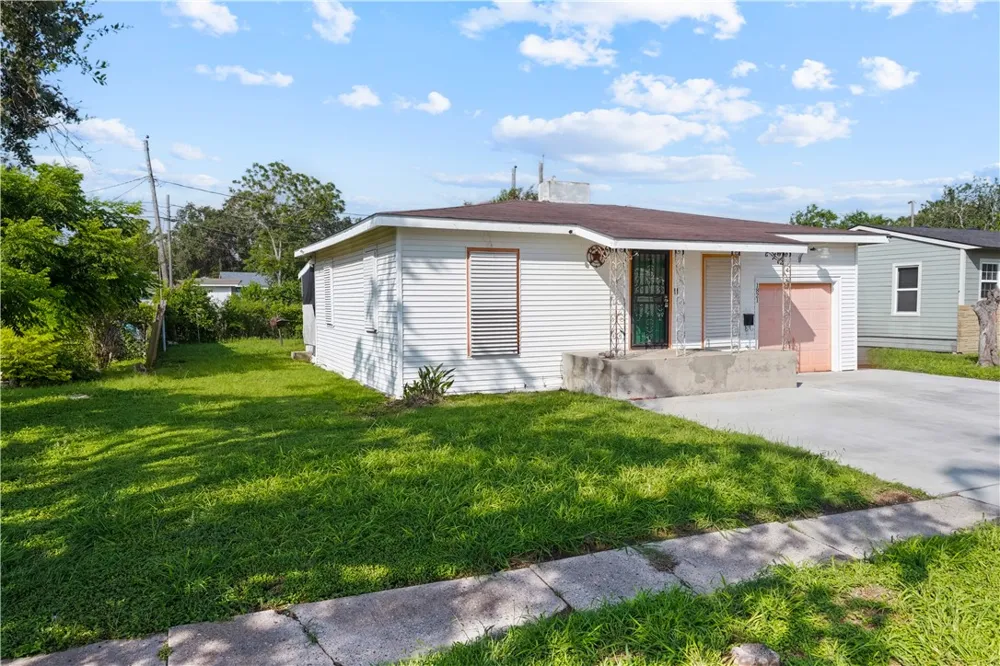 1821 Hawthorne Drive Corpus Christi, TX 78404