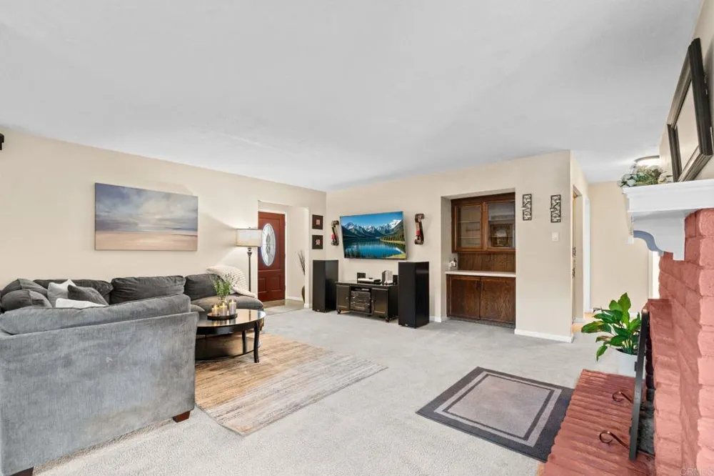 267 Hannalei Dr Vista, CA 92083