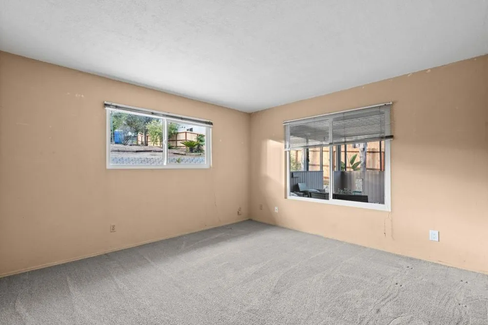 267 Hannalei Dr Vista, CA 92083