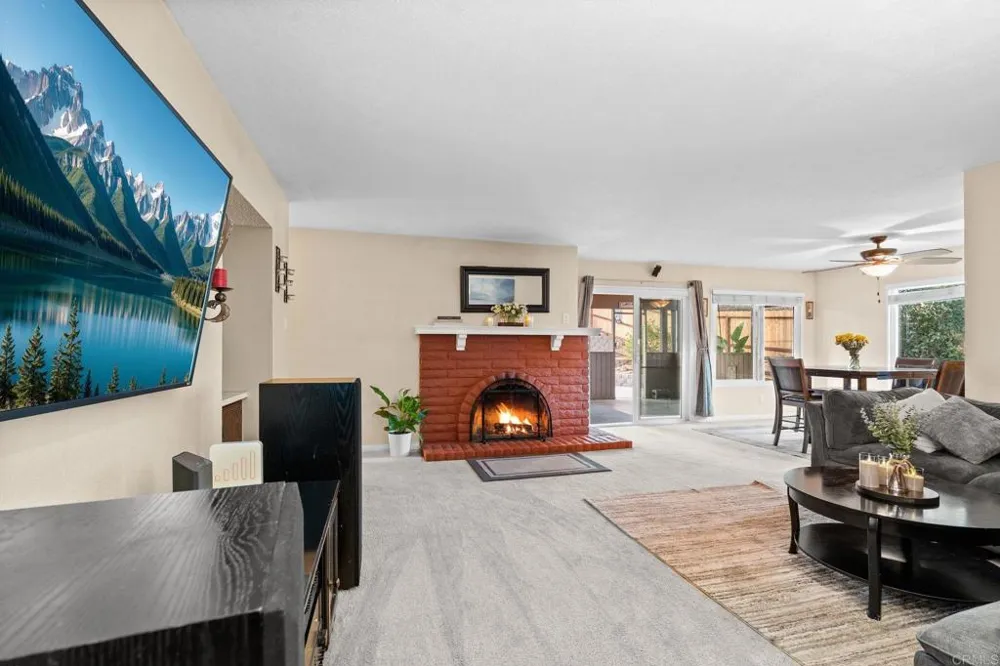 267 Hannalei Dr Vista, CA 92083