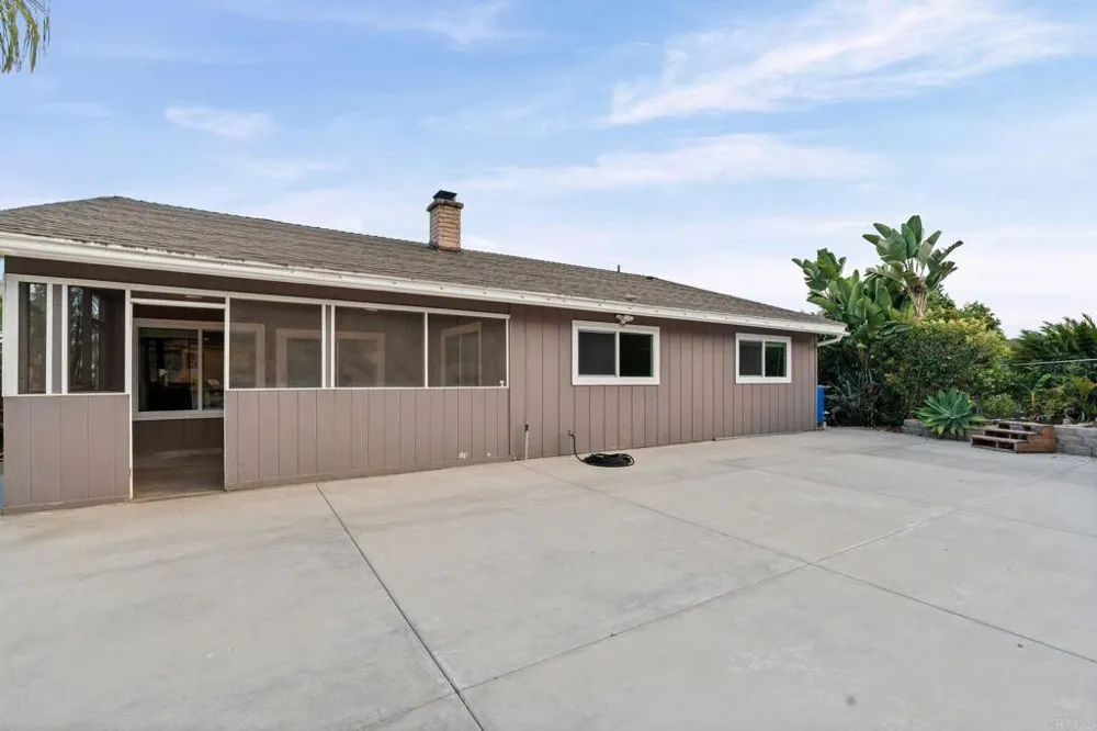 267 Hannalei Dr Vista, CA 92083