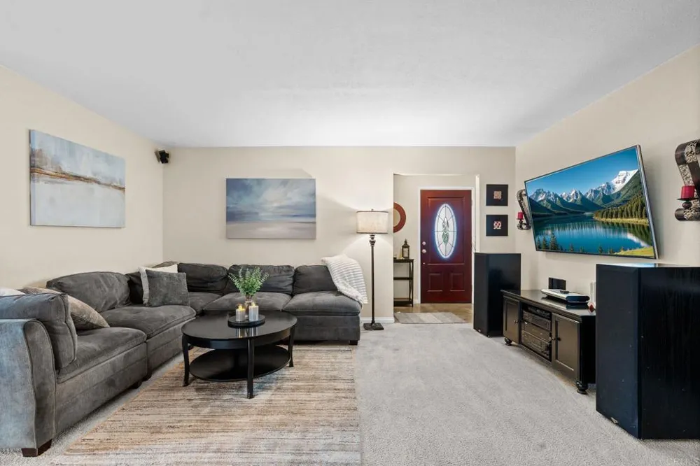 267 Hannalei Dr Vista, CA 92083