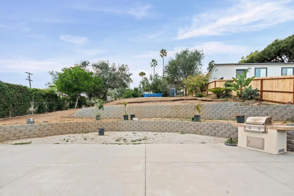 267 Hannalei Dr Vista, CA 92083