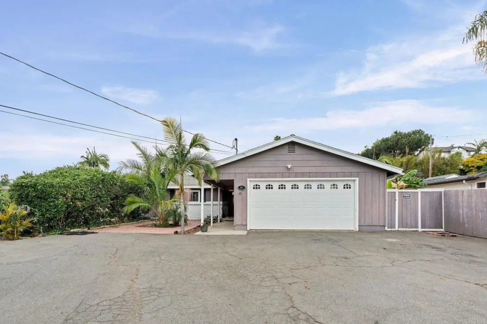267 Hannalei Dr Vista, CA 92083