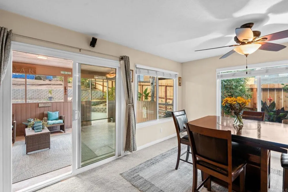267 Hannalei Dr Vista, CA 92083