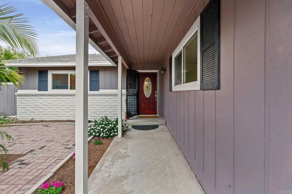 267 Hannalei Dr Vista, CA 92083