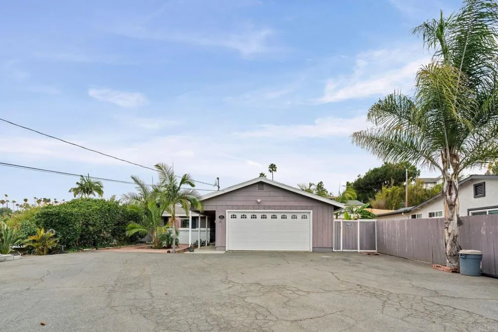 267 Hannalei Dr Vista, CA 92083