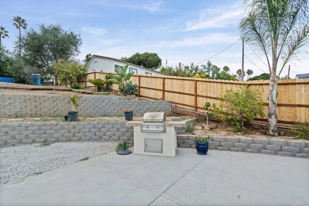 267 Hannalei Dr Vista, CA 92083