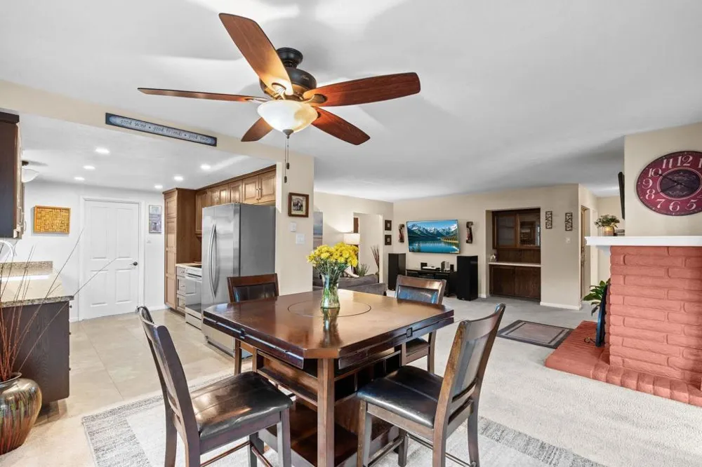 267 Hannalei Dr Vista, CA 92083