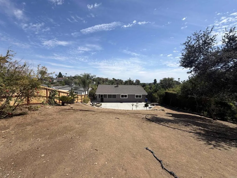 267 Hannalei Dr Vista, CA 92083