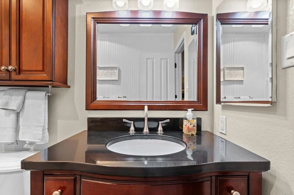 267 Hannalei Dr Vista, CA 92083
