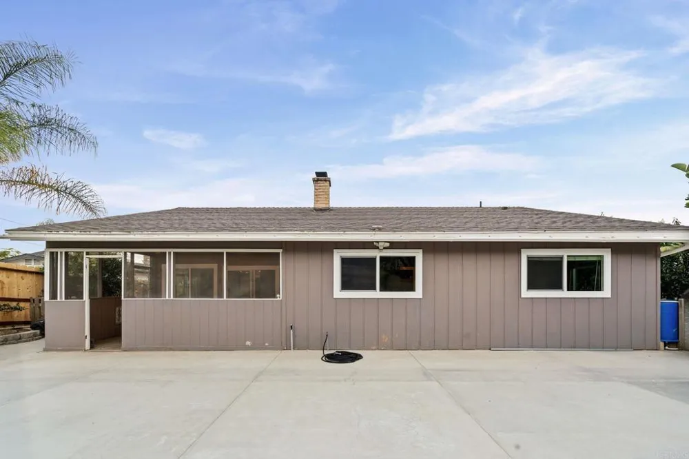 267 Hannalei Dr Vista, CA 92083