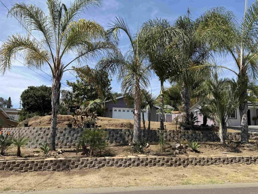 267 Hannalei Dr Vista, CA 92083