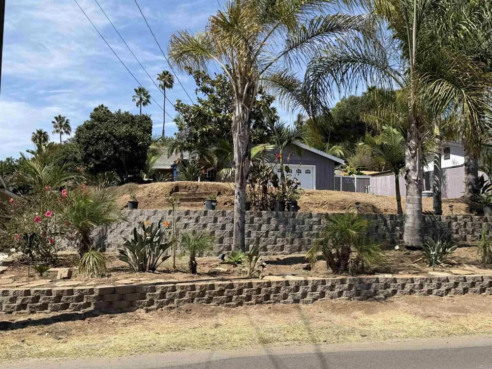 267 Hannalei Dr Vista, CA 92083