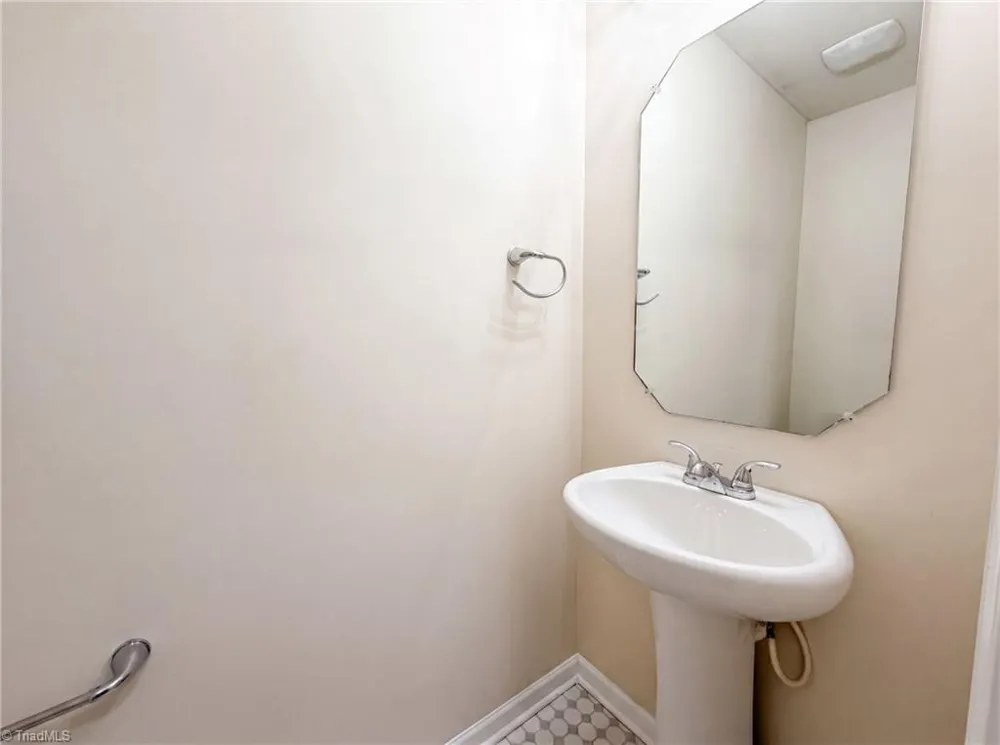 3423 Anita Glen Drive Greensboro, NC 27405