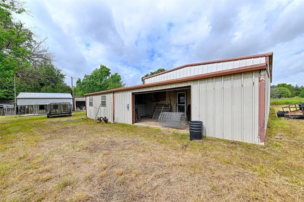 18692 County Road 334 Quinlan, TX 75474